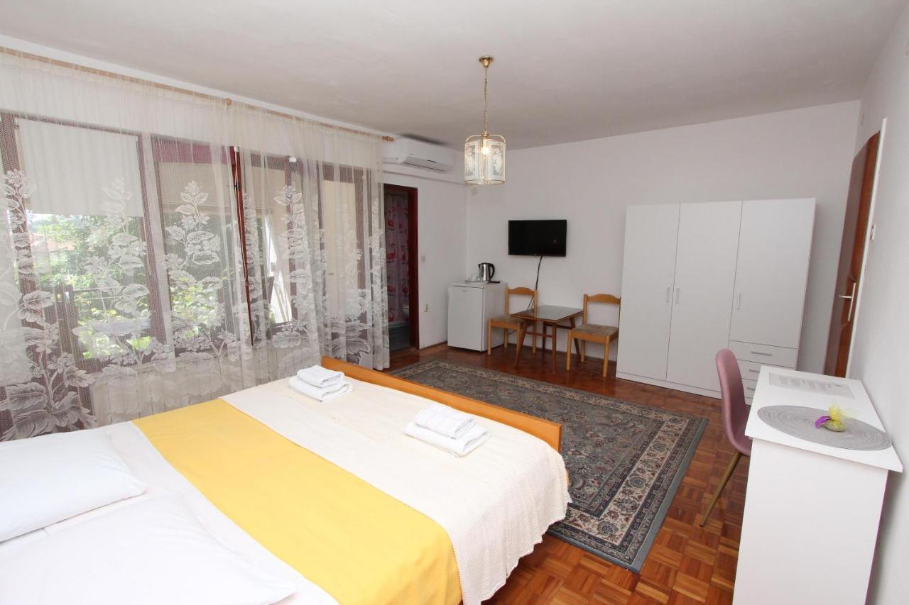 Rooms And Apartments Dino โรวีน ภายนอก รูปภาพ