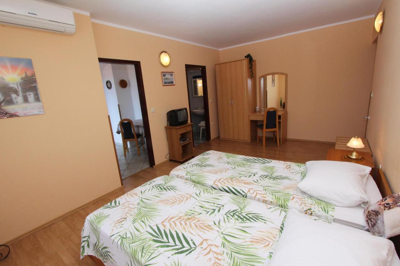 Rooms And Apartments Dino โรวีน ภายนอก รูปภาพ
