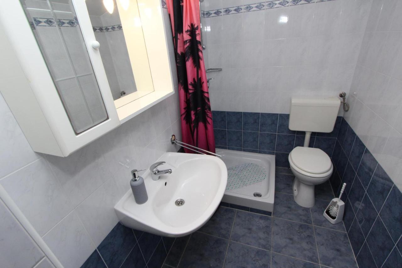 Rooms And Apartments Dino โรวีน ภายนอก รูปภาพ