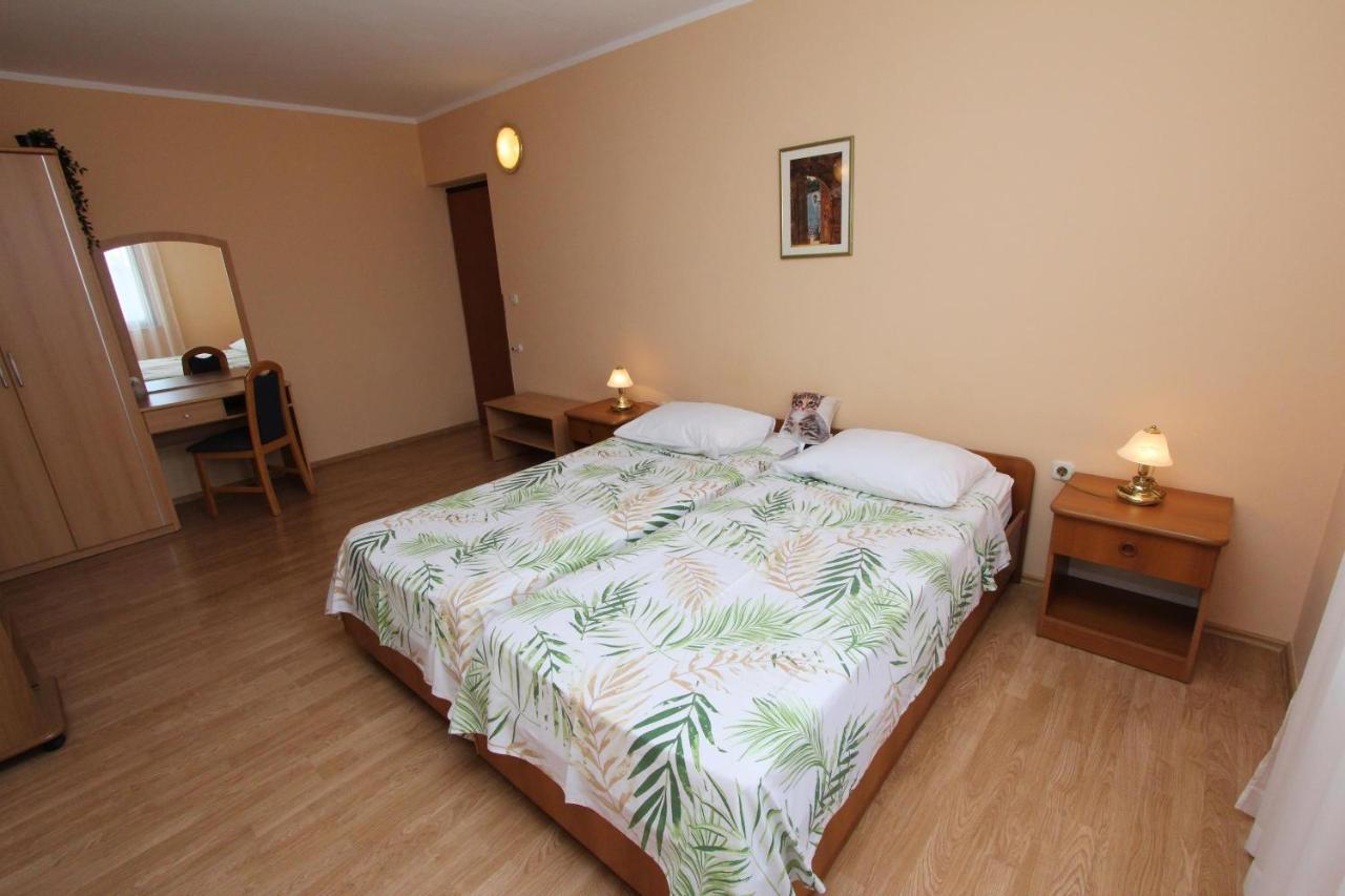 Rooms And Apartments Dino โรวีน ภายนอก รูปภาพ
