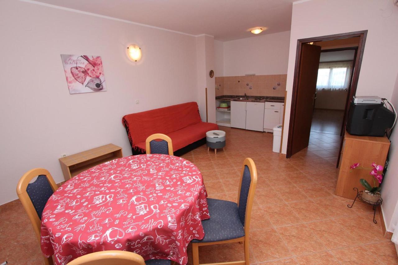 Rooms And Apartments Dino โรวีน ภายนอก รูปภาพ