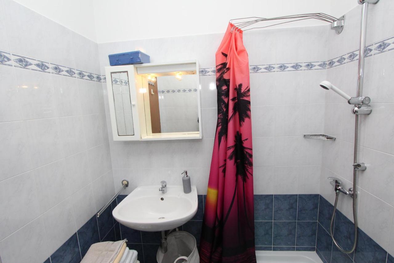 Rooms And Apartments Dino โรวีน ภายนอก รูปภาพ