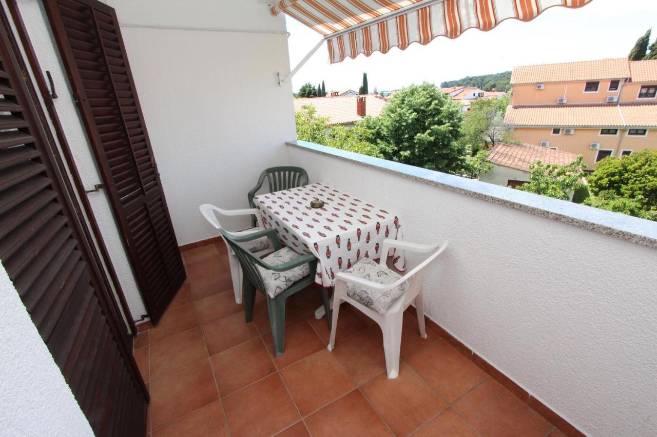 Rooms And Apartments Dino โรวีน ภายนอก รูปภาพ