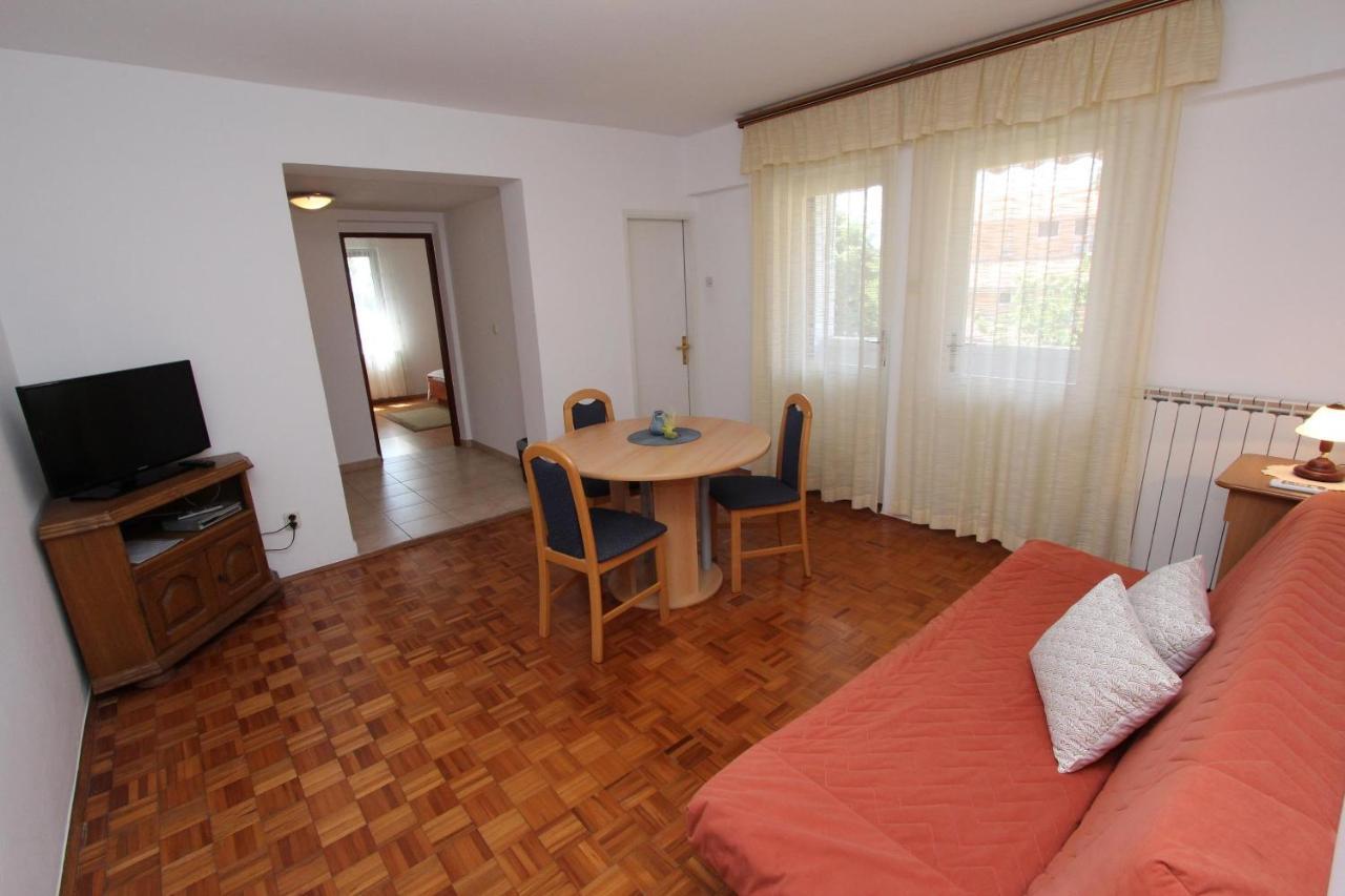 Rooms And Apartments Dino โรวีน ภายนอก รูปภาพ