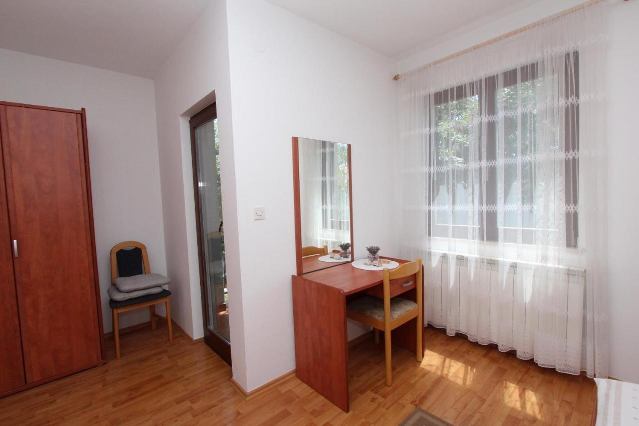 Rooms And Apartments Dino โรวีน ภายนอก รูปภาพ