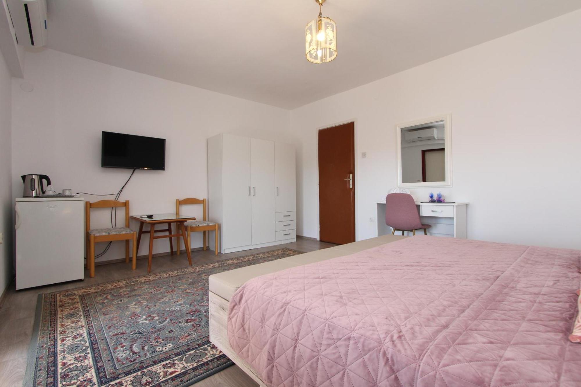 Rooms And Apartments Dino โรวีน ภายนอก รูปภาพ